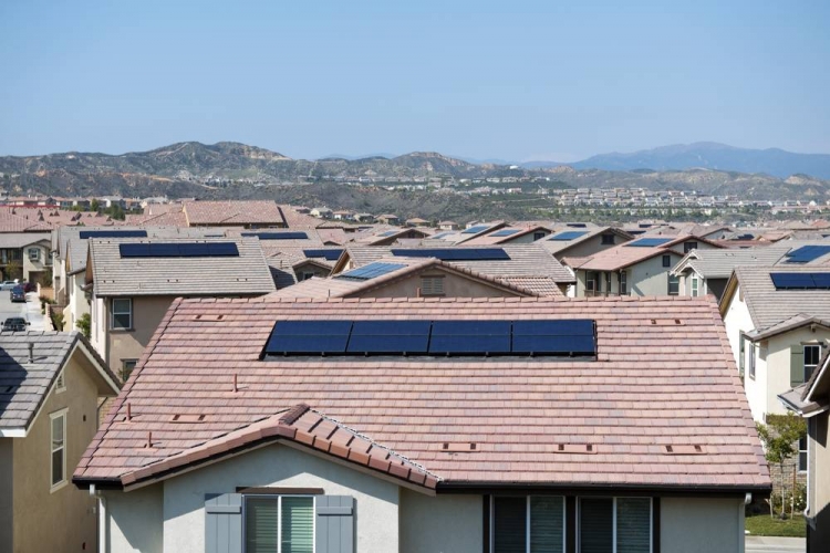 Fotovoltaico integrato ad un complesso di case